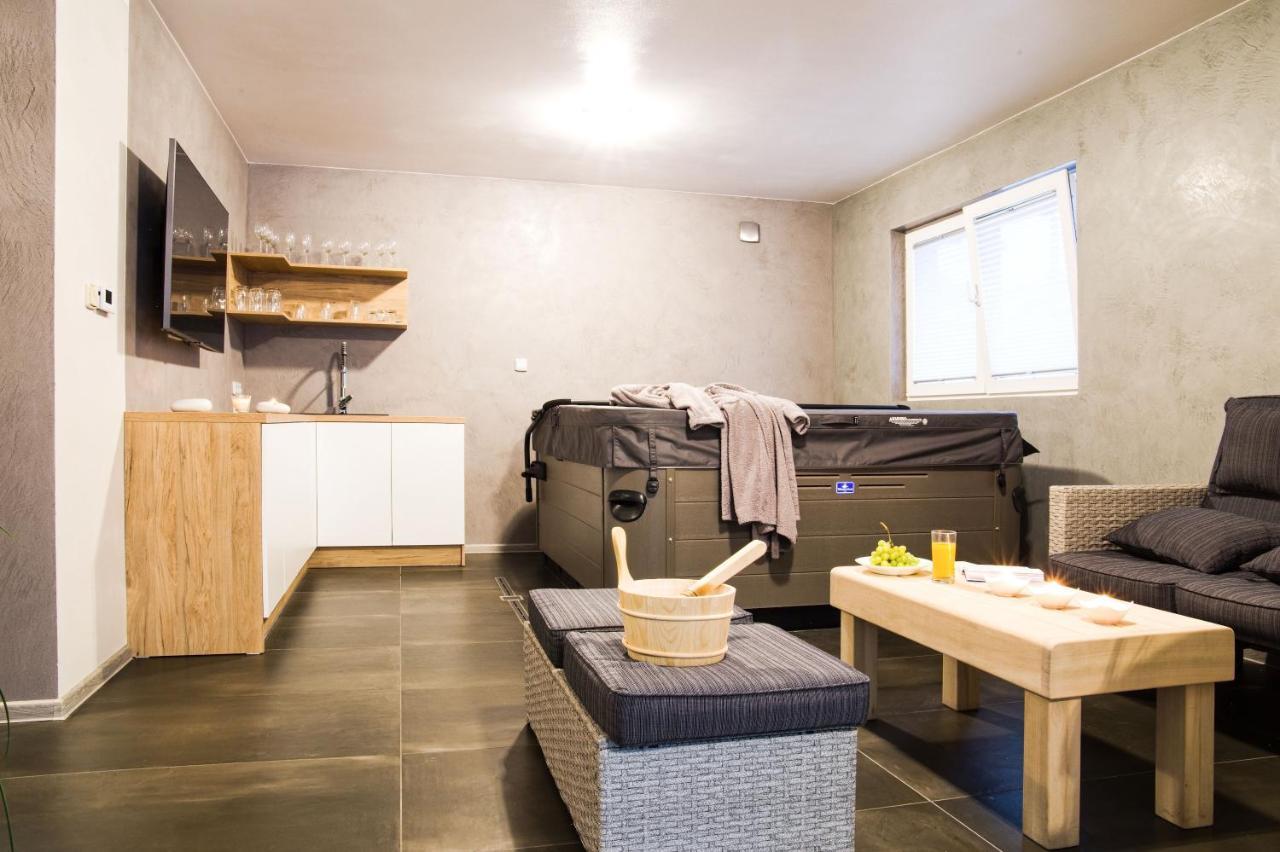 Apartmany A Wellness Vmal Skuteč Dış mekan fotoğraf